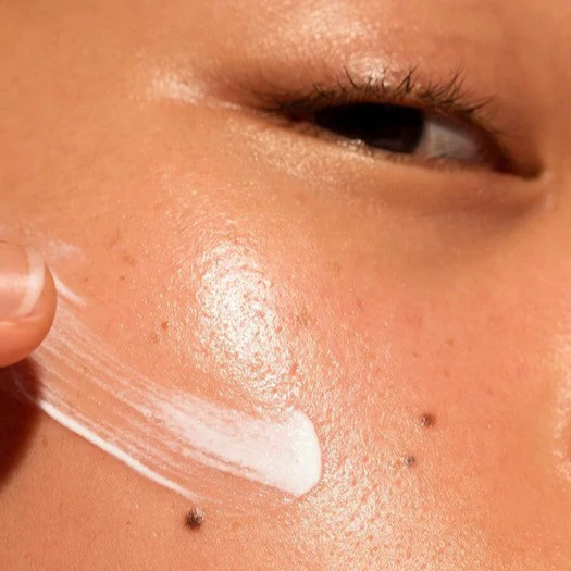 Skin Defence Multi- Protection Light Essence SPF 50 PA +++ - Image 4
