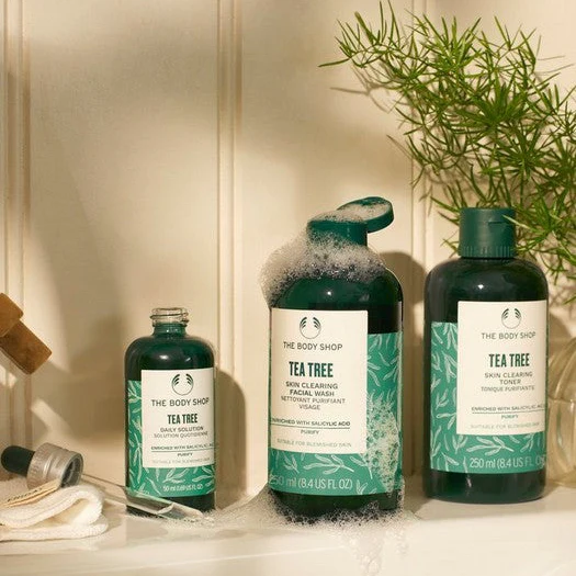 Tea Tree Skin Clearing Toner - Image 3